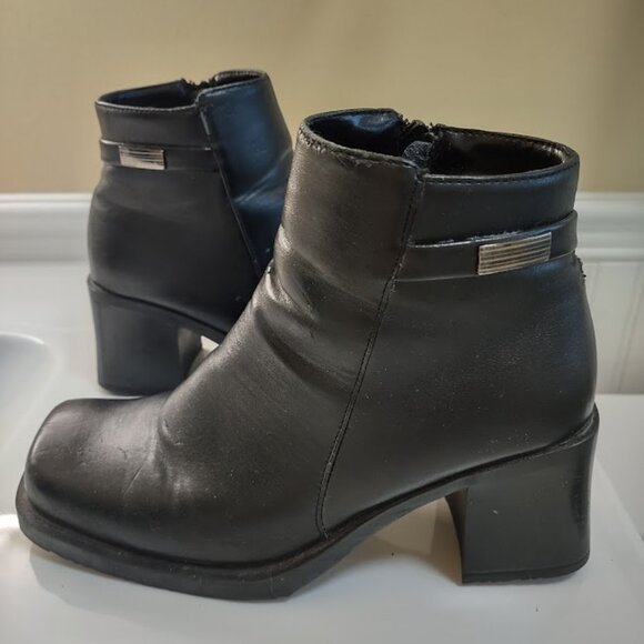 Ladies Chunky Black Boots - Picture 2 of 7